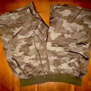 THE Linerless Shorts (camo)
